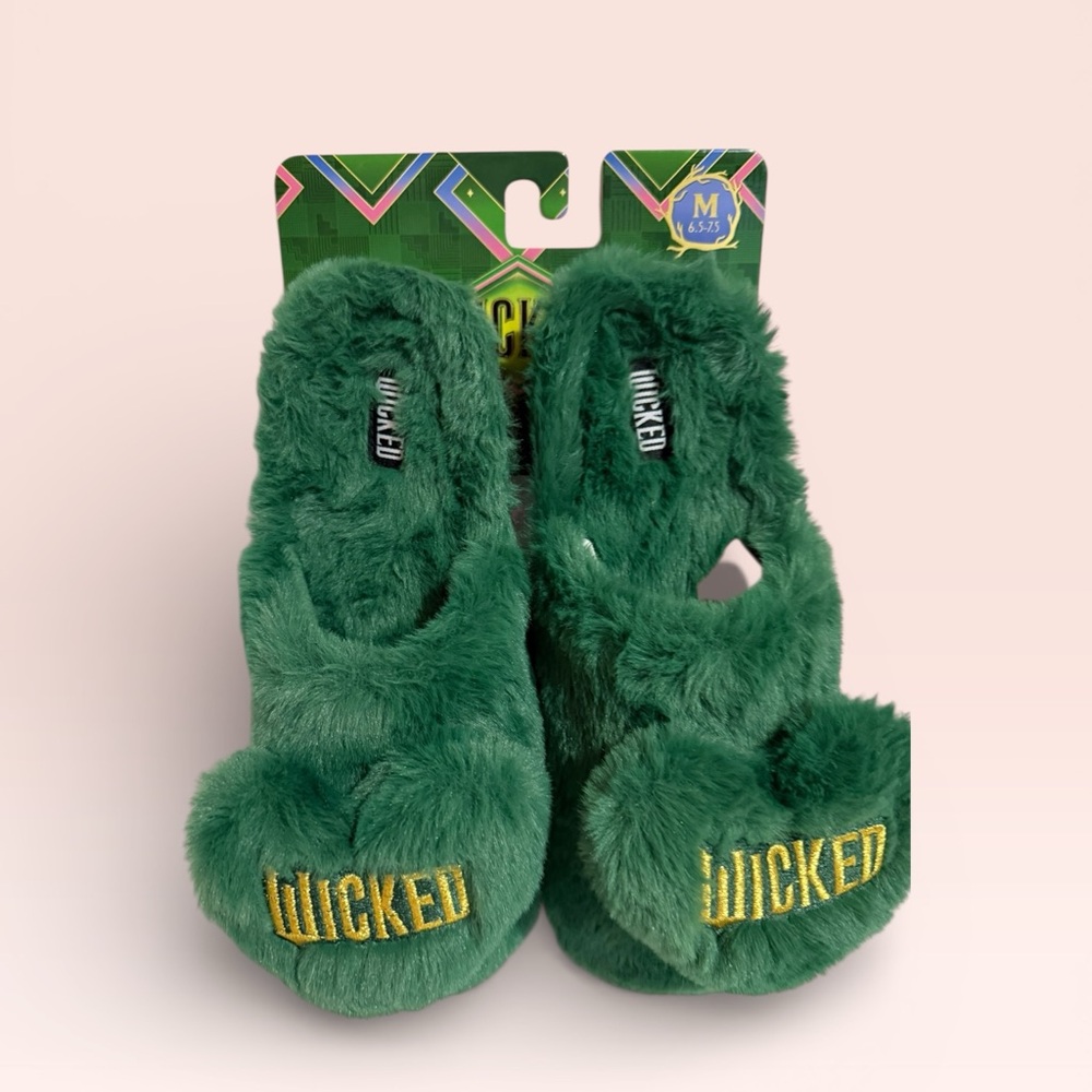 NWT Wicked Movie Plush Green Slippers Medium Wizard Approved! 6.5-7.5 Size